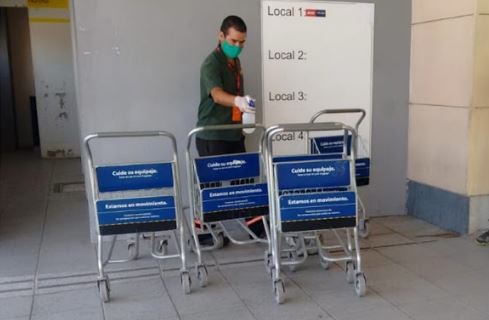 desinfección en aeropuerto